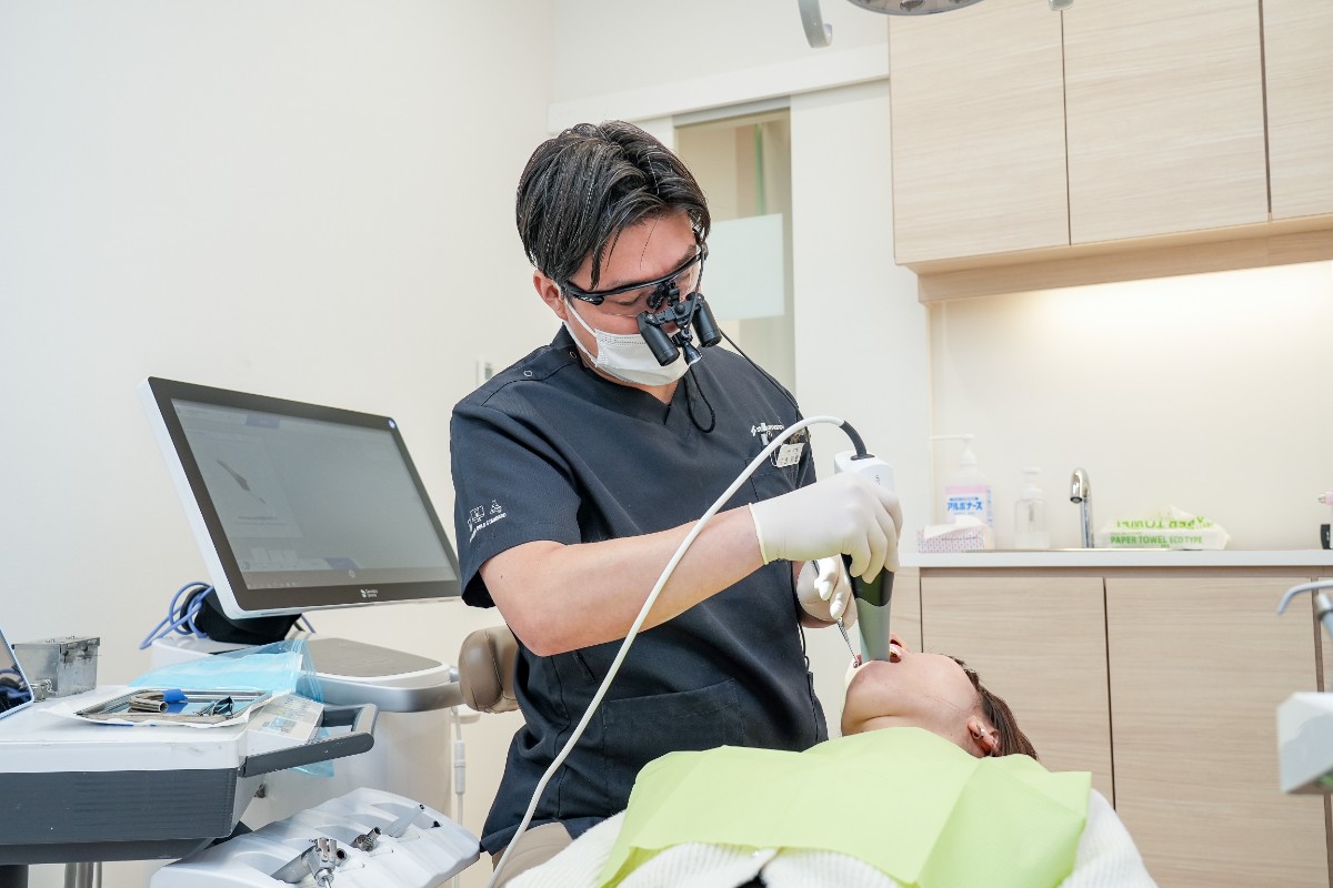 STEP02. 口腔内の撮影（デジタルスキャン）