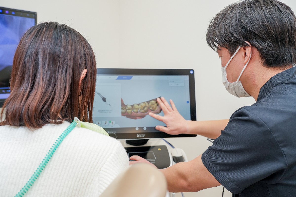 STEP02. 詰め物・被せ物をデザイン